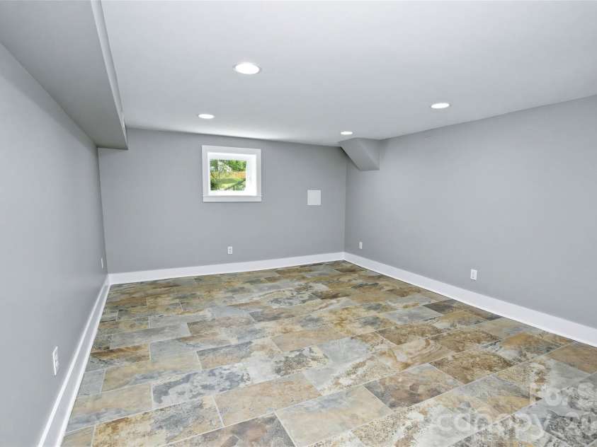 70 Cedar Street, Asheville, NC 28803.  MLS# CAR4378212, YatesRealty ID 27897. 