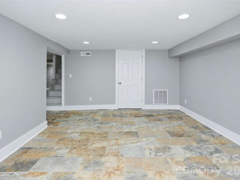 70 Cedar Street, Asheville, NC 28803.  MLS# CAR4378212, YatesRealty ID 27897. 