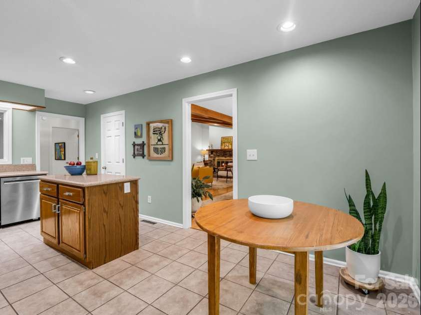 118 Timber Creek Road, Hendersonville, NC 28739.  MLS# CAR4378082, YatesRealty ID 27898. 