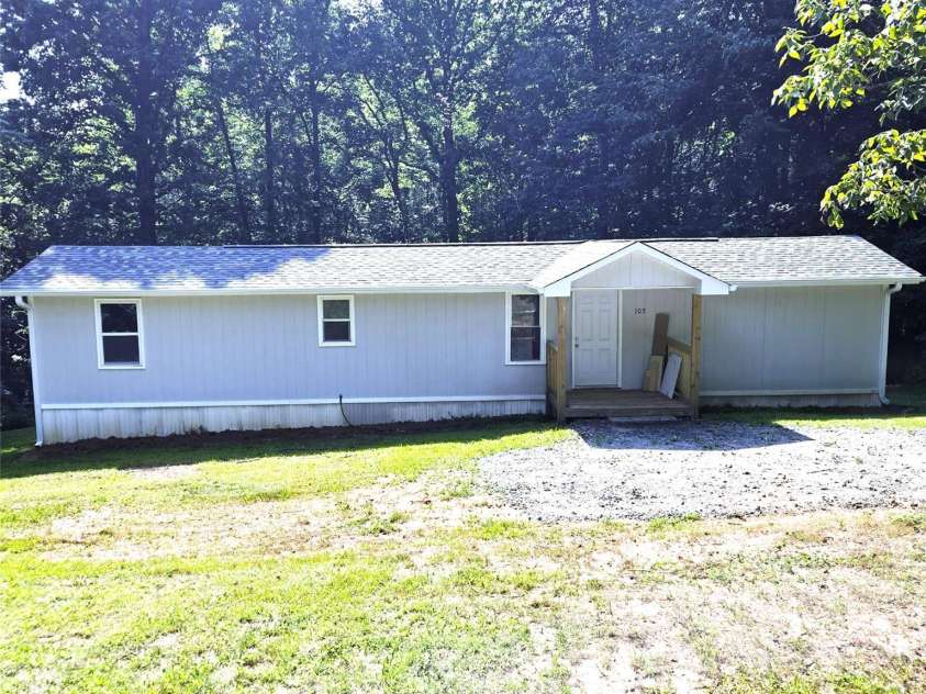 105 Damron Lane, Harmony, NC 28634.  MLS# CAR4274164, YatesRealty ID 27899. 