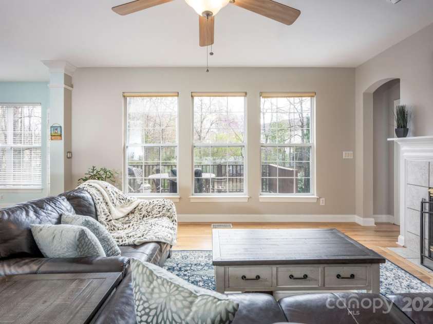 3329 Brownes Creek Road, Charlotte, NC 28269.  MLS# CAR4232626, YatesRealty ID 2790. Great room with tons of natural light over looking the deck