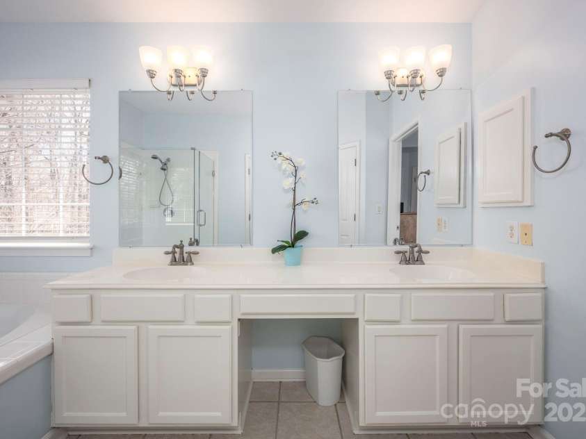 3329 Brownes Creek Road, Charlotte, NC 28269.  MLS# CAR4232626, YatesRealty ID 2790. Primary bath