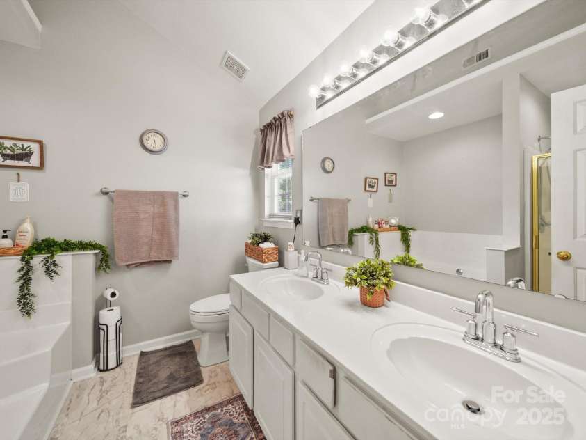 4135 Medford Drive, Concord, NC 28027.  MLS# CAR4282325, YatesRealty ID 27900. 