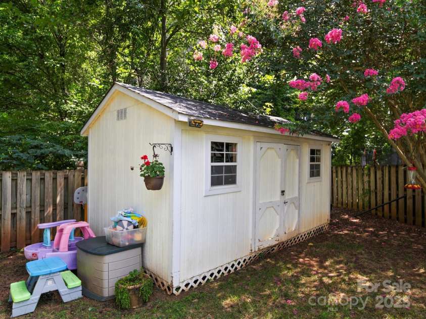 4135 Medford Drive, Concord, NC 28027.  MLS# CAR4282325, YatesRealty ID 27900. 