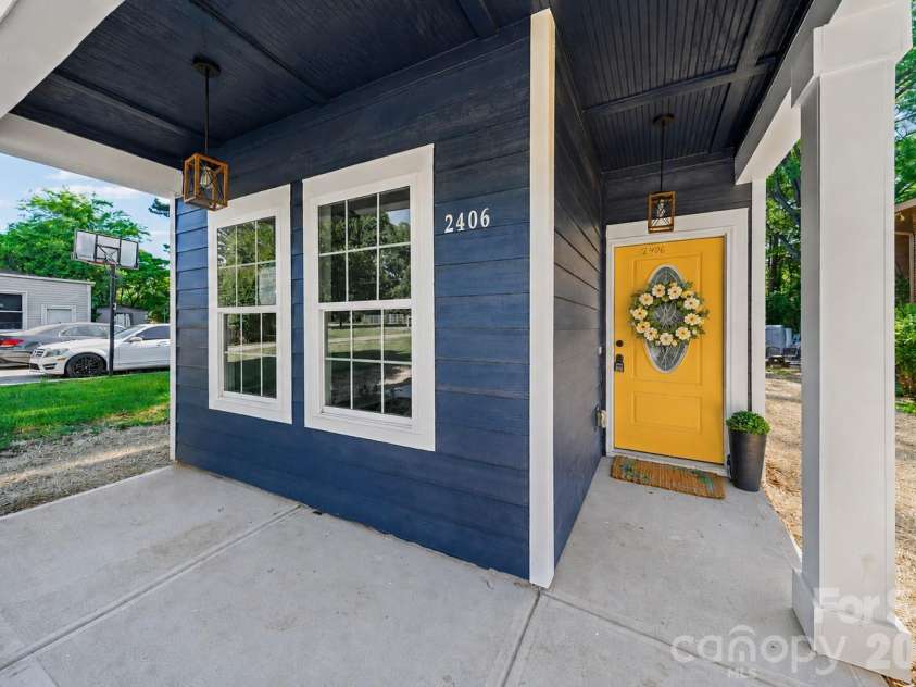 2406 Newland Road, Charlotte, NC 28216.  MLS# CAR4382166, YatesRealty ID 27901. 