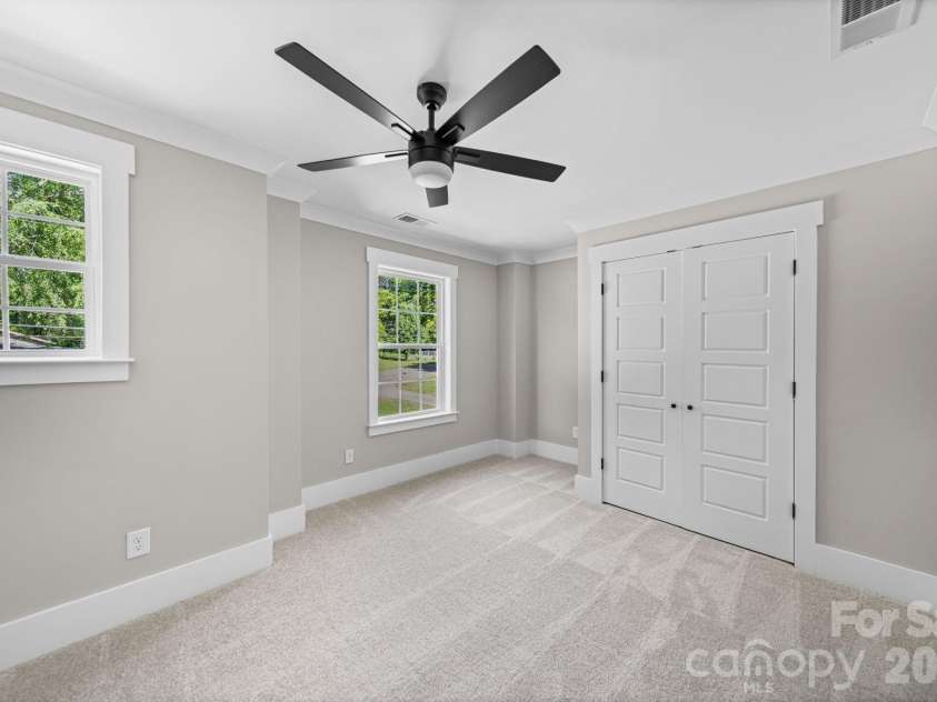 2406 Newland Road, Charlotte, NC 28216.  MLS# CAR4382166, YatesRealty ID 27901. 
