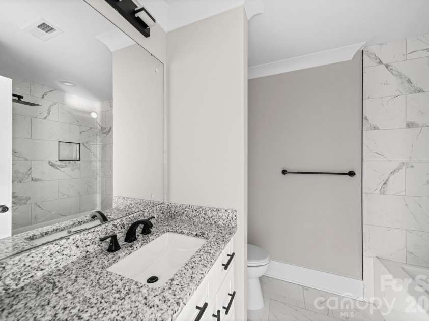 2406 Newland Road, Charlotte, NC 28216.  MLS# CAR4382166, YatesRealty ID 27901. 