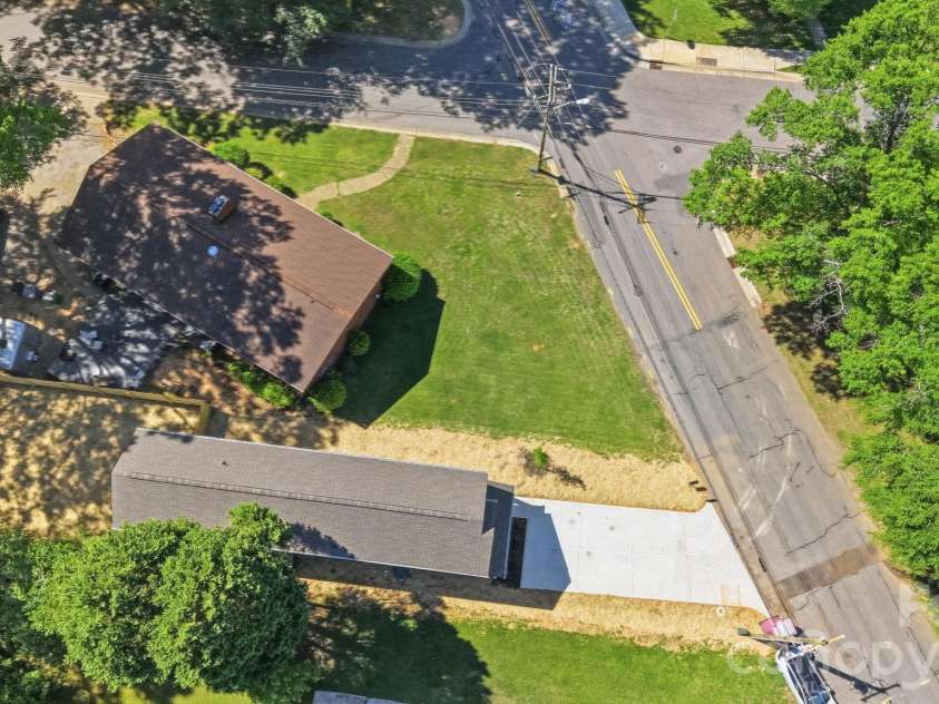 2406 Newland Road, Charlotte, NC 28216.  MLS# CAR4382166, YatesRealty ID 27901. 