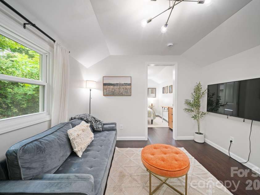 2 Laban Lane, Asheville, NC 28805.  MLS# CAR4381795, YatesRealty ID 27903. 