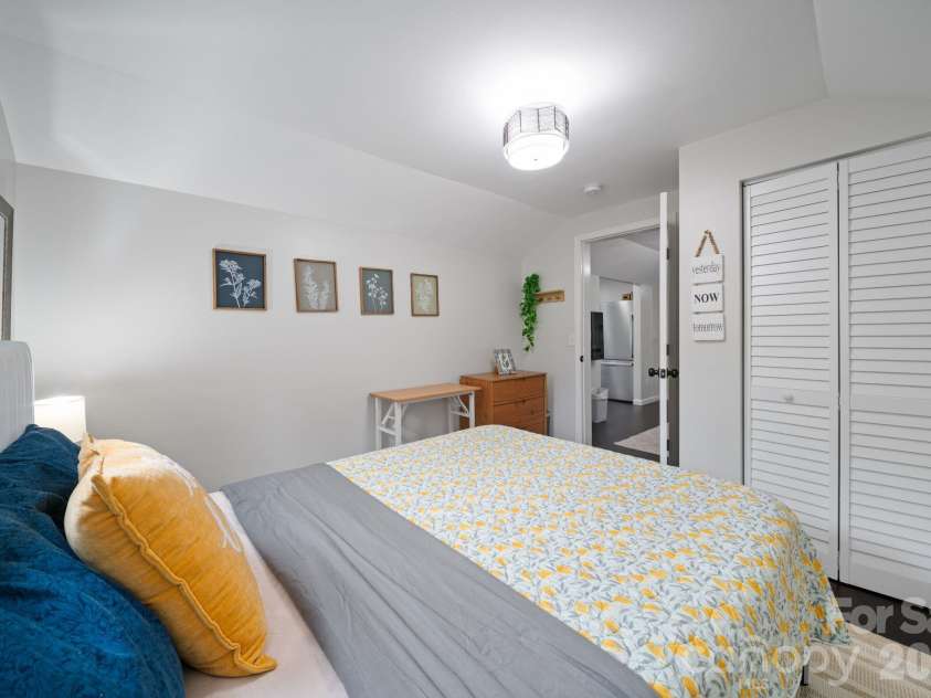 2 Laban Lane, Asheville, NC 28805.  MLS# CAR4381795, YatesRealty ID 27903. 