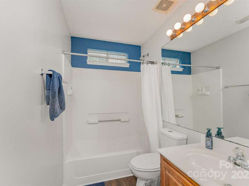 11850 Old Timber Road, Charlotte, NC 28269.  MLS# CAR4277036, YatesRealty ID 27904. 