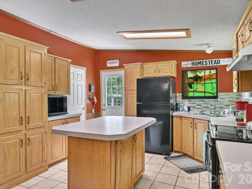 560 Morgan Branch Road, Marshall, NC 28753.  MLS# CAR4389335, YatesRealty ID 27905. 