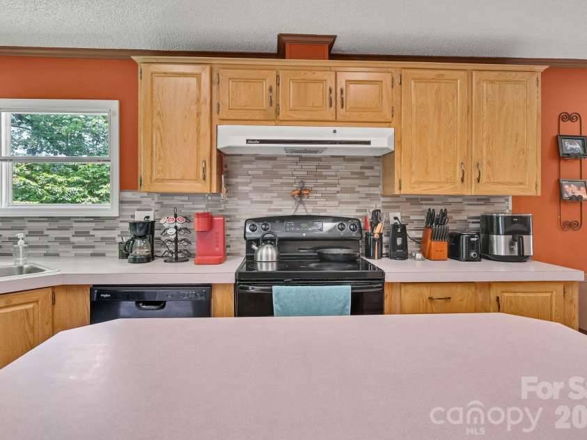 560 Morgan Branch Road, Marshall, NC 28753.  MLS# CAR4389335, YatesRealty ID 27905. 