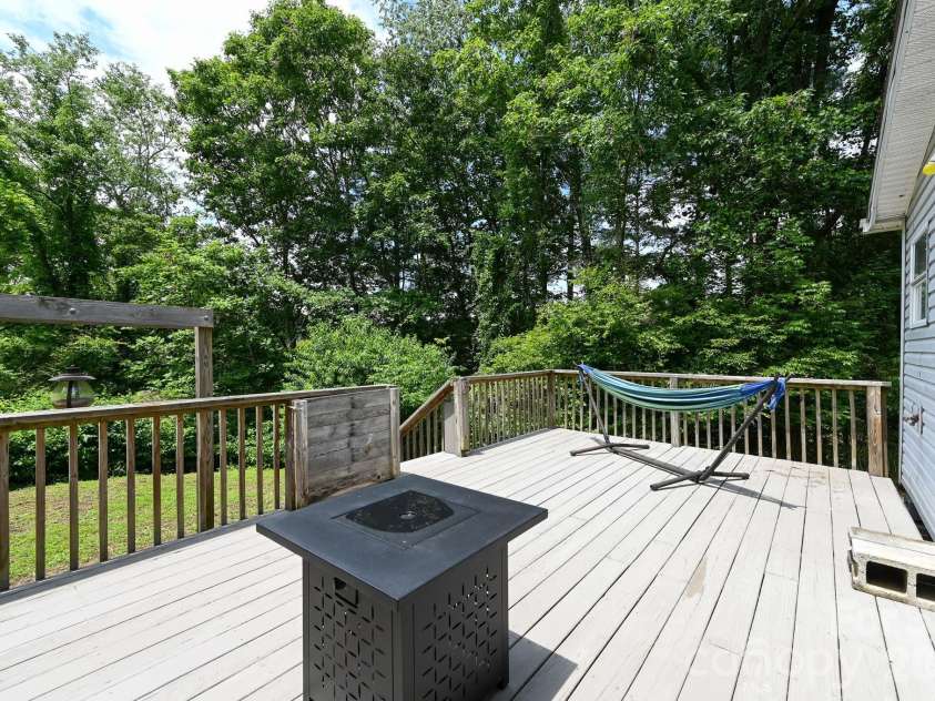 560 Morgan Branch Road, Marshall, NC 28753.  MLS# CAR4389335, YatesRealty ID 27905. 