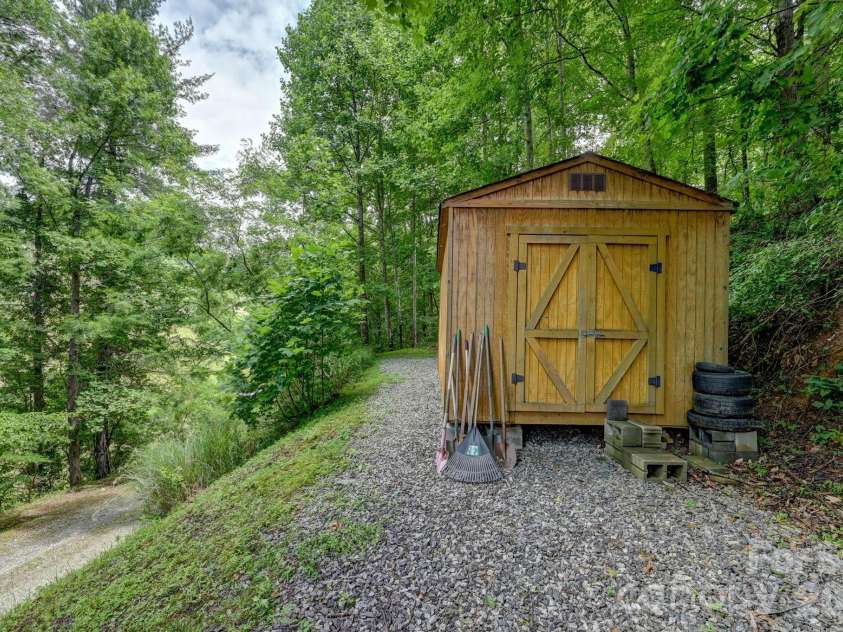 560 Morgan Branch Road, Marshall, NC 28753.  MLS# CAR4389335, YatesRealty ID 27905. 