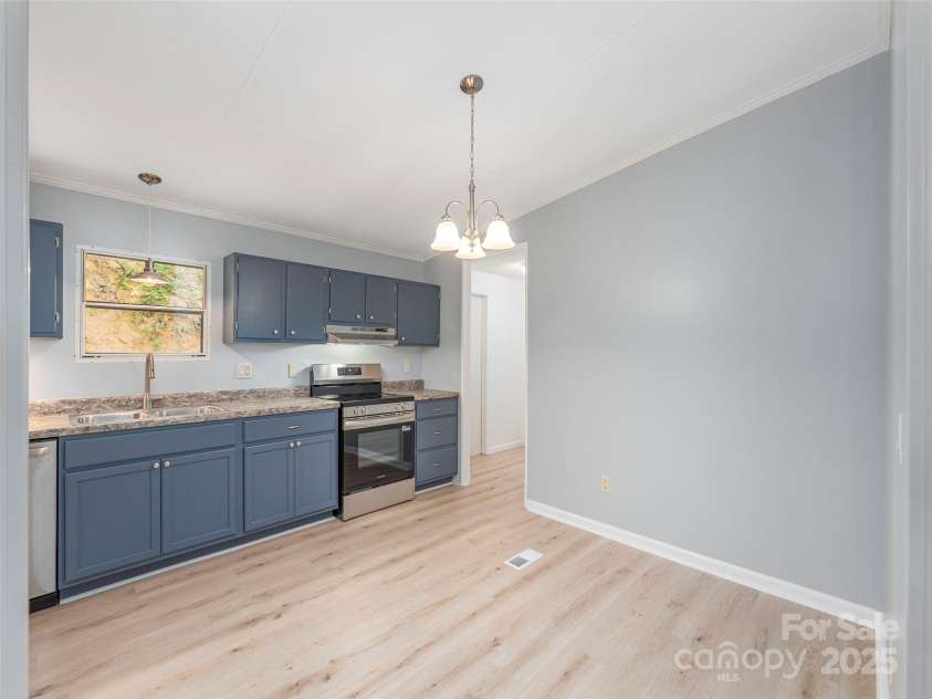 590 Hutch Mountain Road, Fletcher, NC 28732.  MLS# CAR4277834, YatesRealty ID 27905. 