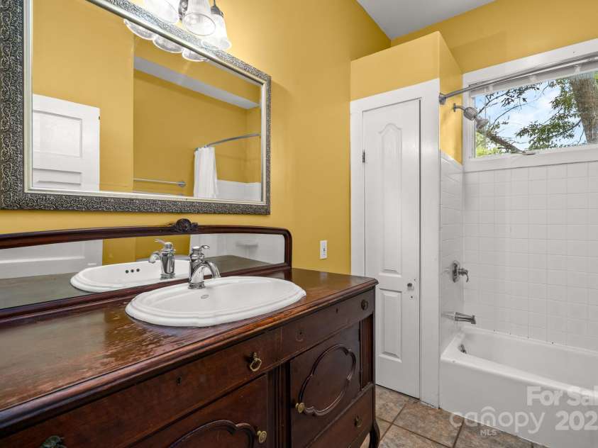 5 Parker Road, Asheville, NC 28803.  MLS# CAR4278504, YatesRealty ID 27906. 