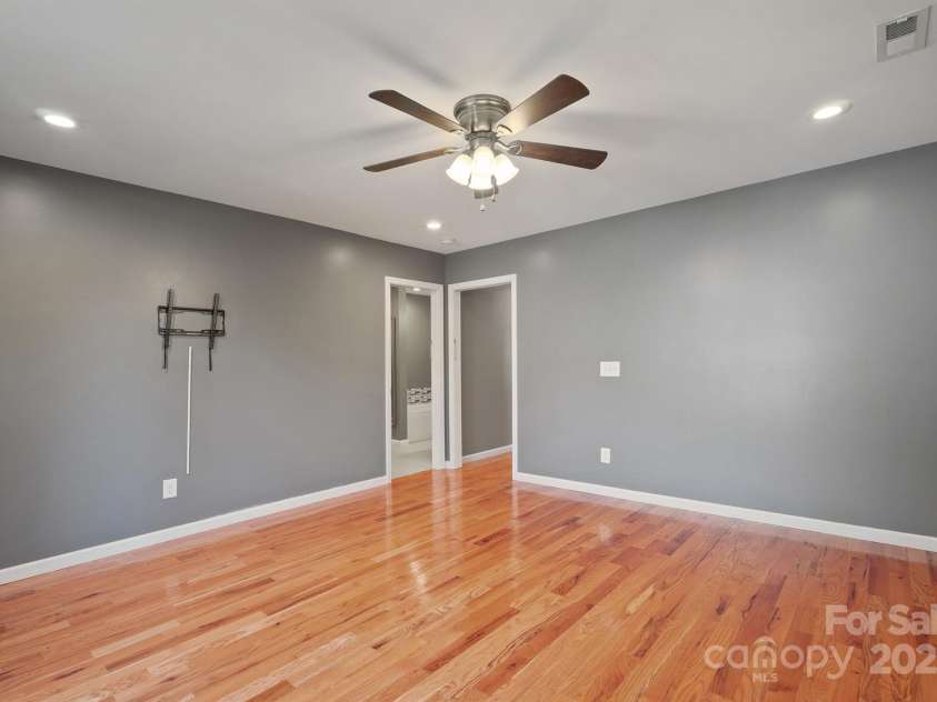 2301 Saratoga Run, Morganton, NC 28655.  MLS# CAR4306068, YatesRealty ID 27907. 