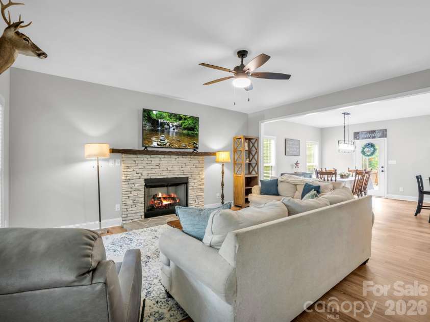905 Rolling Road, Lincolnton, NC 28092.  MLS# CAR4386147, YatesRealty ID 27907. 
