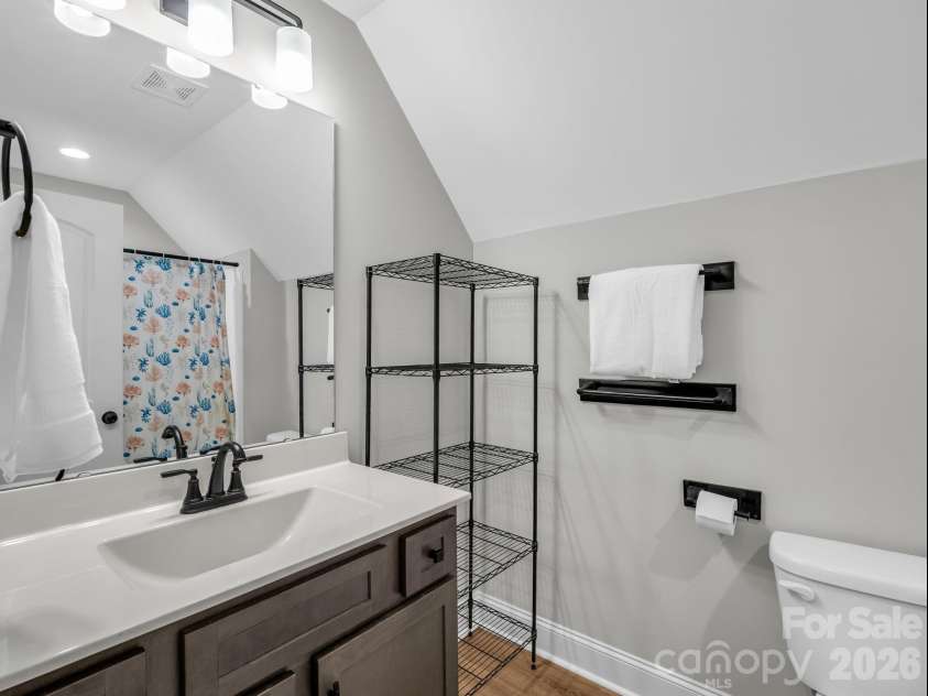 905 Rolling Road, Lincolnton, NC 28092.  MLS# CAR4386147, YatesRealty ID 27907. Upstairs Spare Bathroom