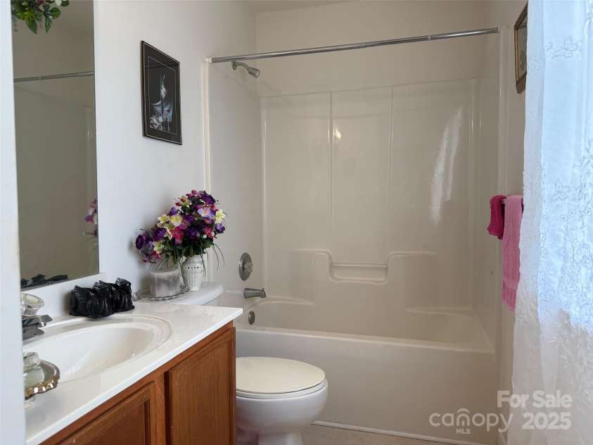 4046 Fairmeadow Drive, Lancaster, SC 29720.  MLS# CAR4280658, YatesRealty ID 27909. 