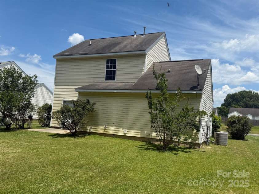 4046 Fairmeadow Drive, Lancaster, SC 29720.  MLS# CAR4280658, YatesRealty ID 27909. 