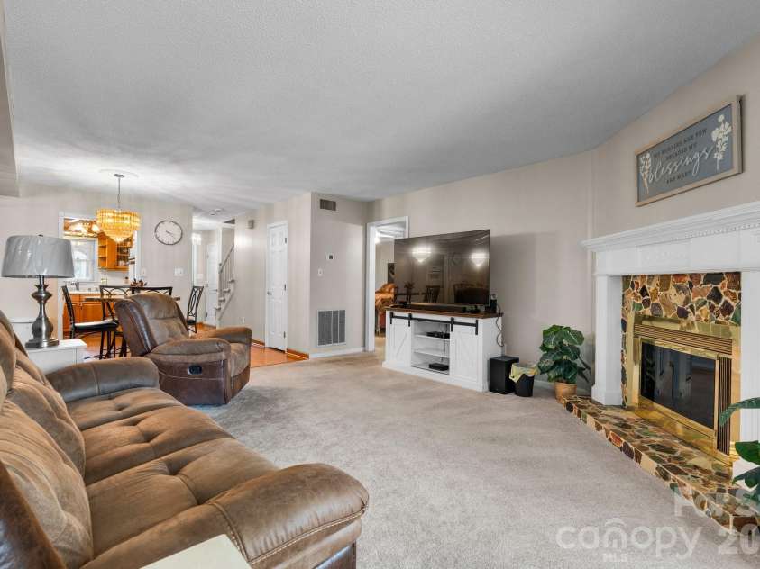 1330 5th Street, Hickory, NC 28601.  MLS# CAR4268125, YatesRealty ID 2791. 