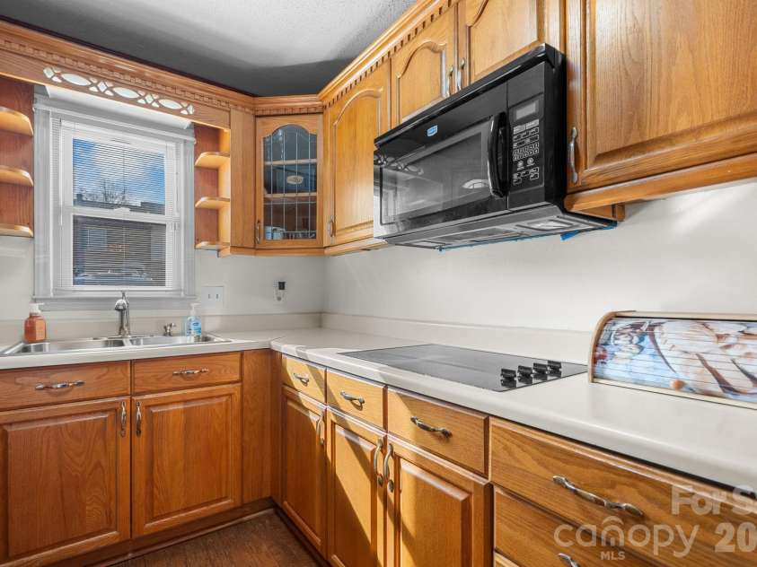 1330 5th Street, Hickory, NC 28601.  MLS# CAR4268125, YatesRealty ID 2791. 