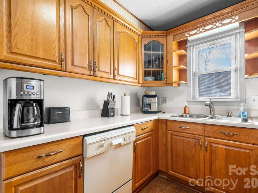 1330 5th Street, Hickory, NC 28601.  MLS# CAR4268125, YatesRealty ID 2791. 