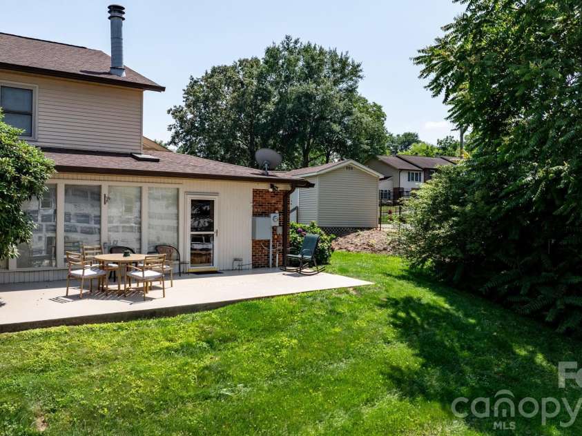 1330 5th Street, Hickory, NC 28601.  MLS# CAR4268125, YatesRealty ID 2791. 