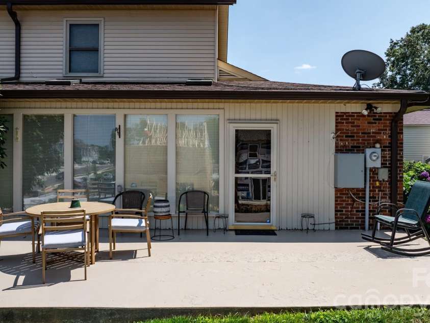 1330 5th Street, Hickory, NC 28601.  MLS# CAR4268125, YatesRealty ID 2791. 