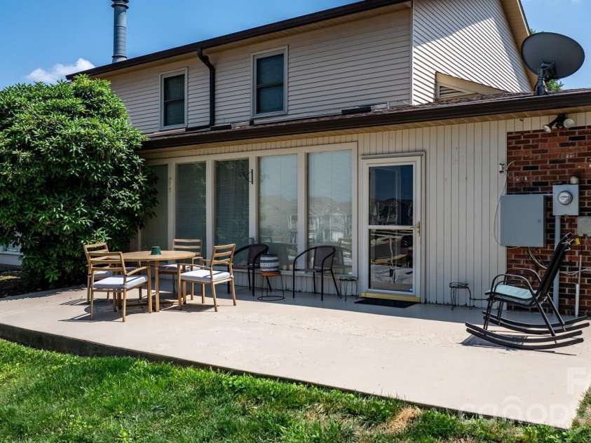 1330 5th Street, Hickory, NC 28601.  MLS# CAR4268125, YatesRealty ID 2791. 