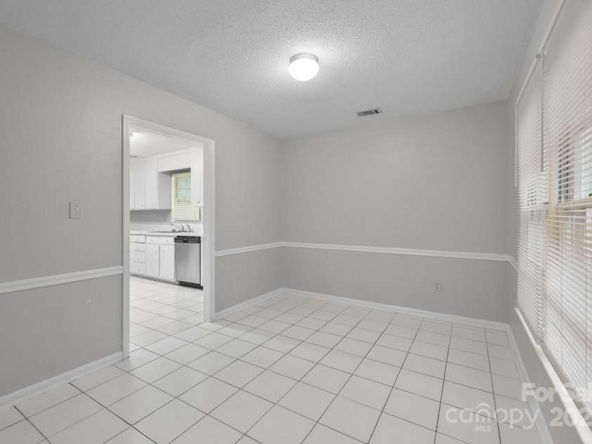 5948 Deveron Drive, Charlotte, NC 28211.  MLS# CAR4225221, YatesRealty ID 2791. 5948 Deveron - Duplex