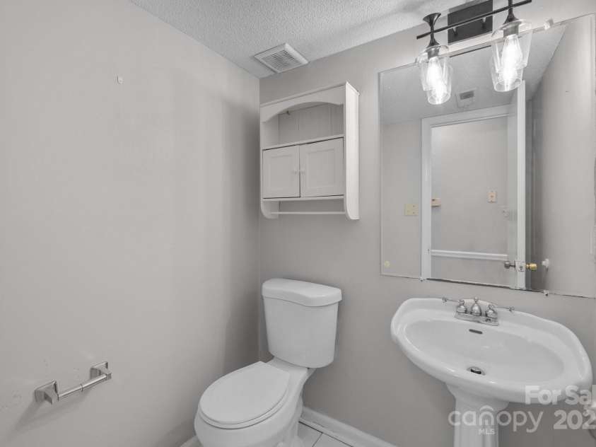 5948 Deveron Drive, Charlotte, NC 28211.  MLS# CAR4225221, YatesRealty ID 2791. 5948 Deveron - Duplex