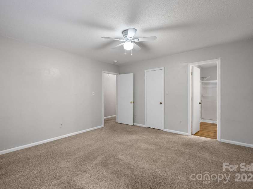 5948 Deveron Drive, Charlotte, NC 28211.  MLS# CAR4225221, YatesRealty ID 2791. 5948 Deveron - Duplex