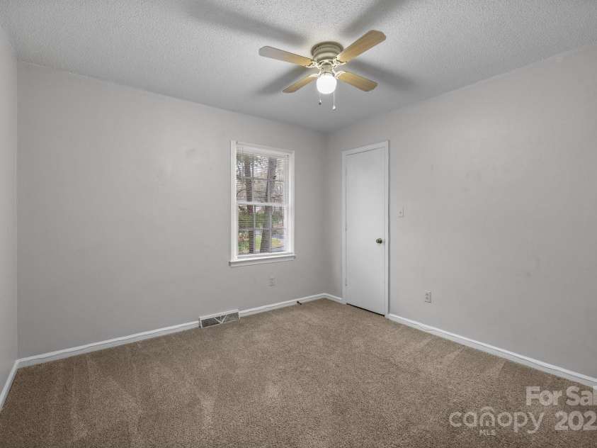 5948 Deveron Drive, Charlotte, NC 28211.  MLS# CAR4225221, YatesRealty ID 2791. 5948 Deveron - Duplex