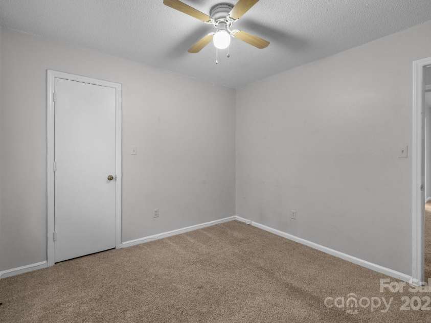 5948 Deveron Drive, Charlotte, NC 28211.  MLS# CAR4225221, YatesRealty ID 2791. 5948 Deveron - Duplex