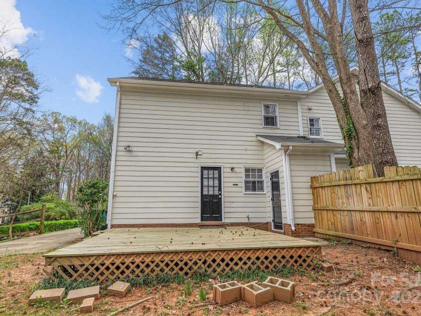 5948 Deveron Drive, Charlotte, NC 28211.  MLS# CAR4225221, YatesRealty ID 2791. 5948 Deveron - Duplex