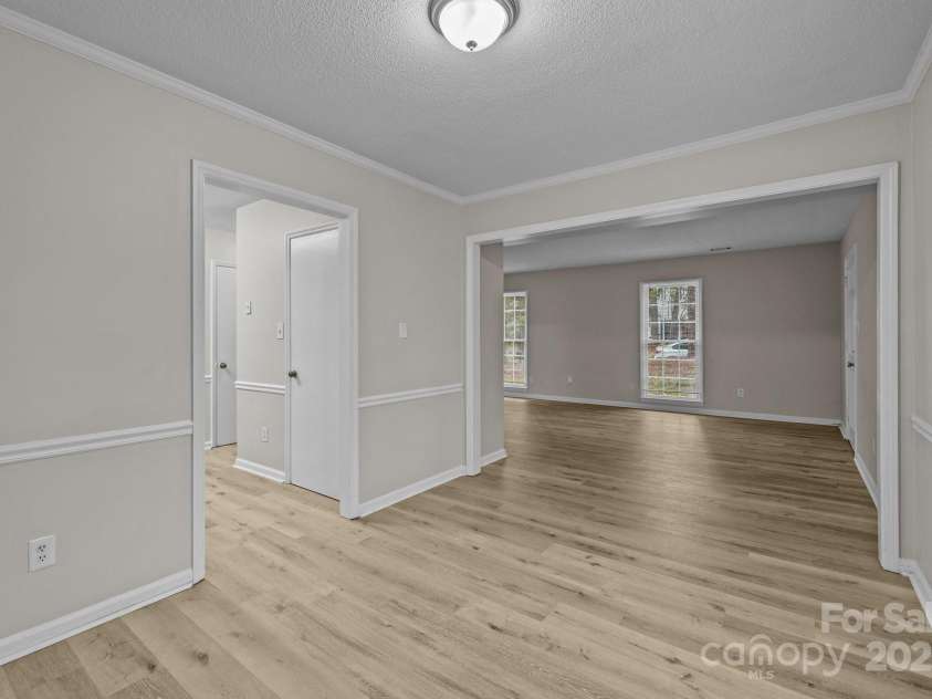 5948 Deveron Drive, Charlotte, NC 28211.  MLS# CAR4225221, YatesRealty ID 2791. 615 Rama - Duplex