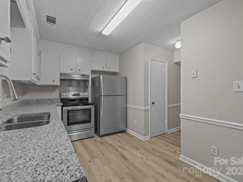 5948 Deveron Drive, Charlotte, NC 28211.  MLS# CAR4225221, YatesRealty ID 2791. 615 Rama - Duplex