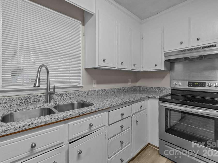 5948 Deveron Drive, Charlotte, NC 28211.  MLS# CAR4225221, YatesRealty ID 2791. 615 Rama - Duplex