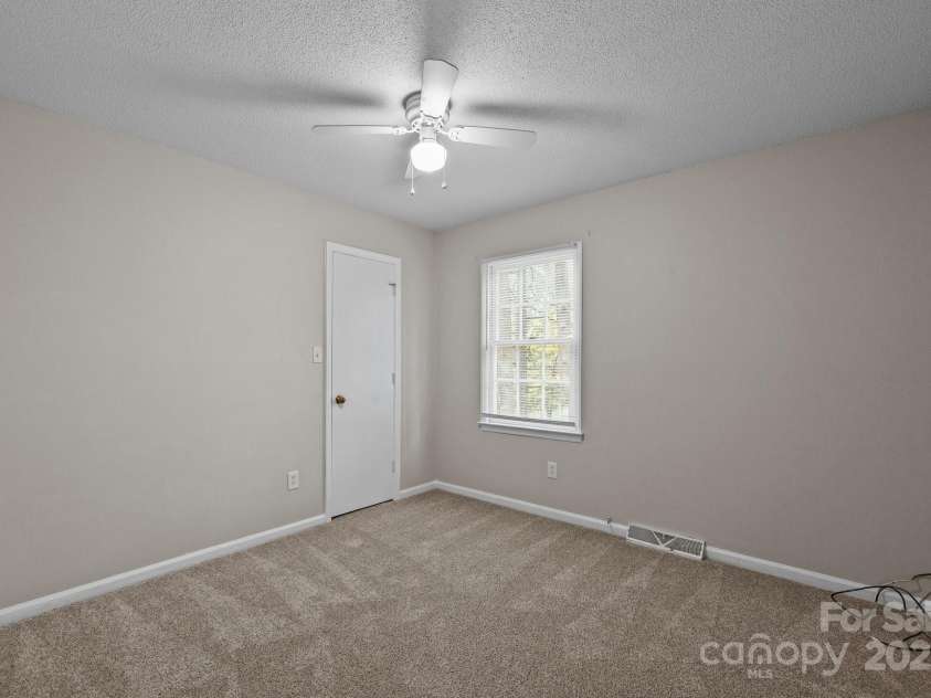 5948 Deveron Drive, Charlotte, NC 28211.  MLS# CAR4225221, YatesRealty ID 2791. 615 Rama - Duplex