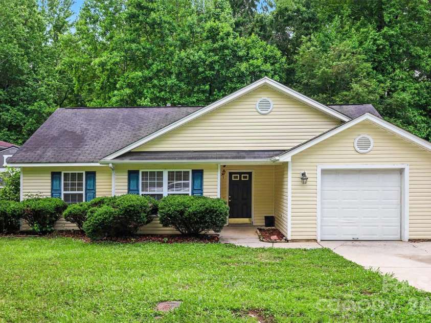 3385 Hunting Wood Court, Gastonia, NC 28052.  MLS# CAR4388517, YatesRealty ID 27911. 