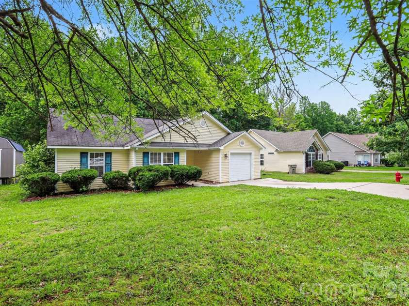 3385 Hunting Wood Court, Gastonia, NC 28052.  MLS# CAR4388517, YatesRealty ID 27911. 