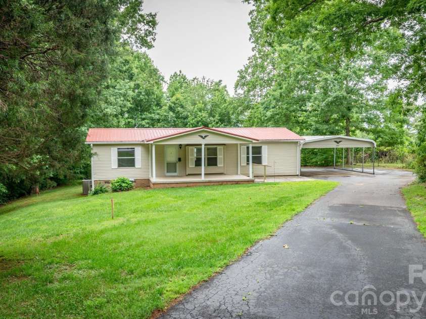 4449 Hickory Highway, Statesville, NC 28677.  MLS# CAR4388370, YatesRealty ID 27912. 
