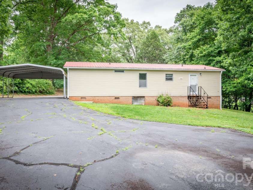 4449 Hickory Highway, Statesville, NC 28677.  MLS# CAR4388370, YatesRealty ID 27912. 