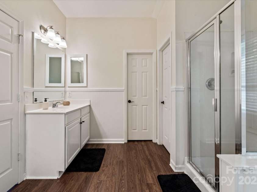 3510 Cole Mill Road, Charlotte, NC 28270.  MLS# CAR4269692, YatesRealty ID 27914. Primary Bathrrom