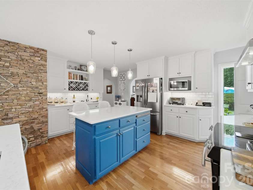 3650 Foxboro Lane, Hickory, NC 28601.  MLS# CAR4378362, YatesRealty ID 27915. 