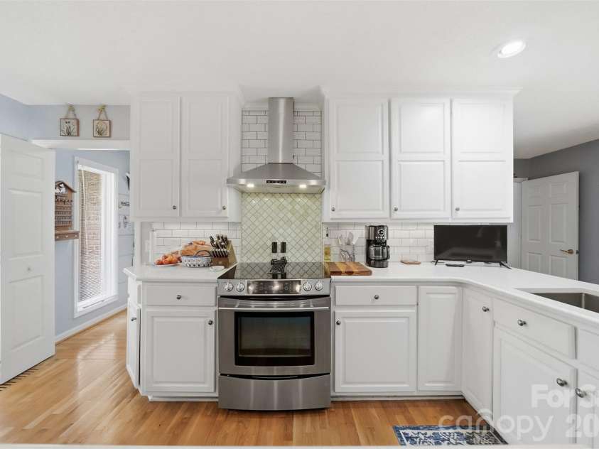 3650 Foxboro Lane, Hickory, NC 28601.  MLS# CAR4378362, YatesRealty ID 27915. 
