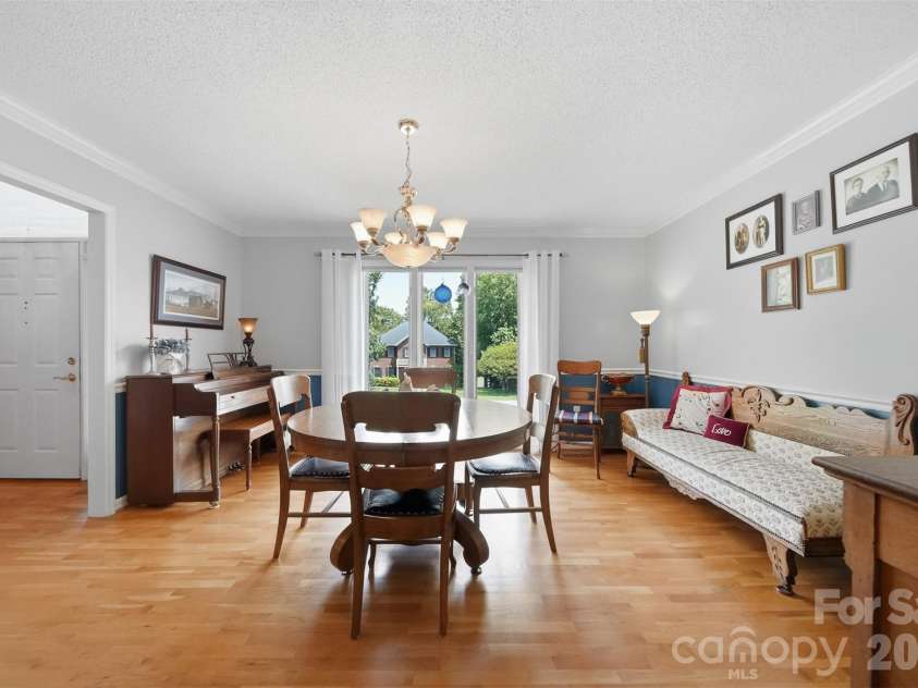 3650 Foxboro Lane, Hickory, NC 28601.  MLS# CAR4378362, YatesRealty ID 27915. 